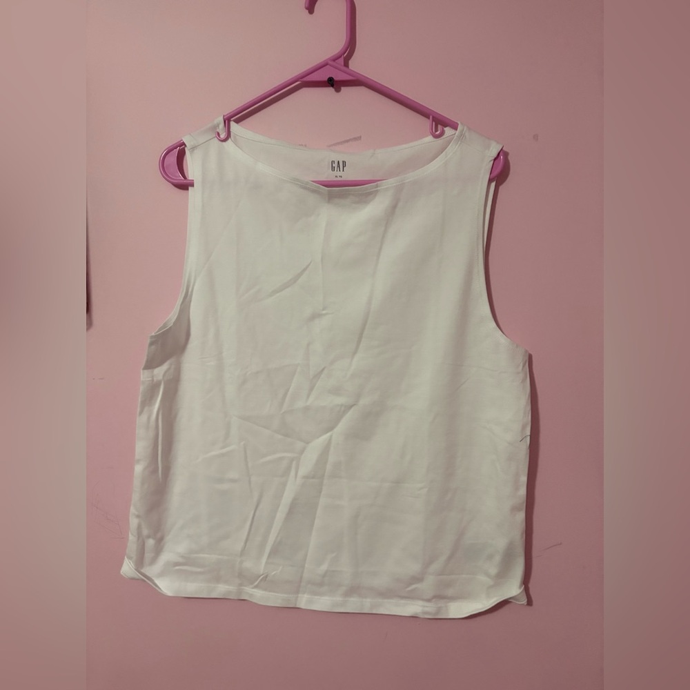 ⭐️GAP White Sleeveless Tank Top